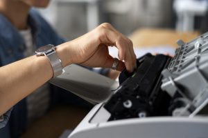 intervention du technicien sur photocopieur